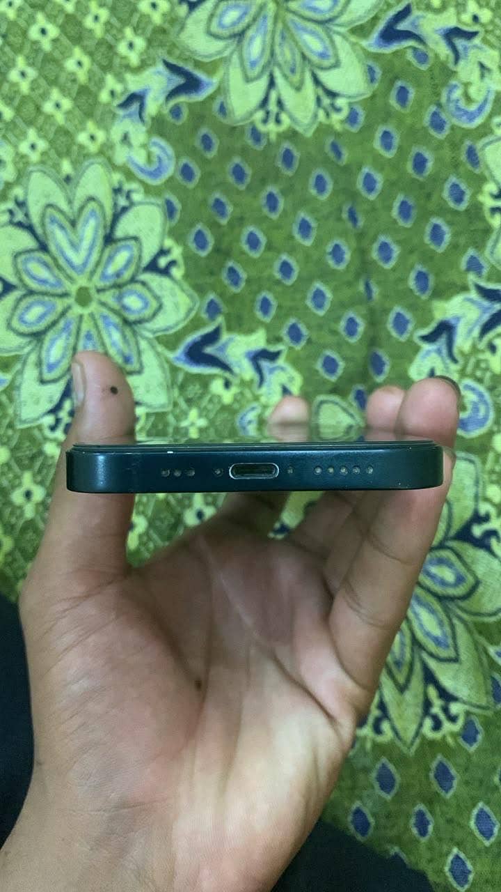 Apple iPhone 13 2