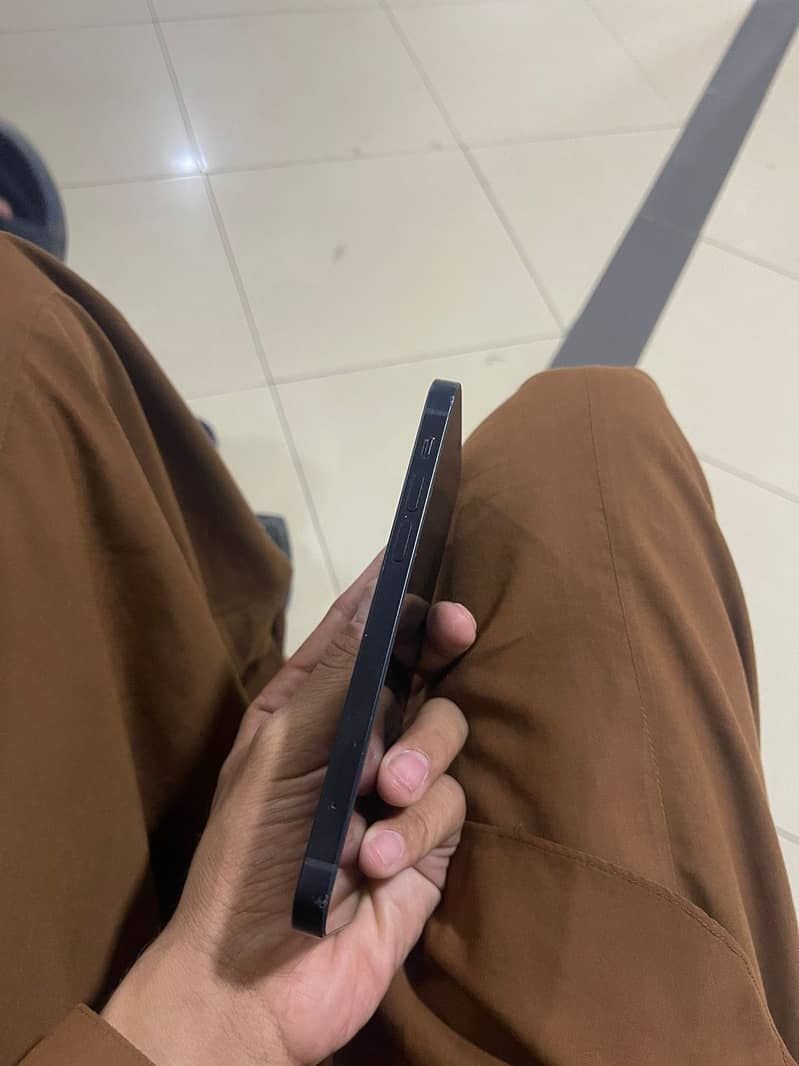 Apple iPhone 12 1