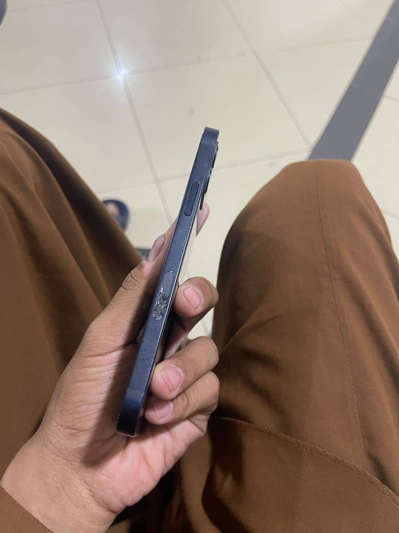 Apple iPhone 12 3