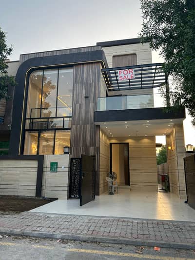 Stylish Double Story & Double Heighted 8 Marla House For Sale on 50 Feet Road Near To masjid ,park & Commercial In Phase 2 Block D Bahria Orchard Raiwind Road Lahore