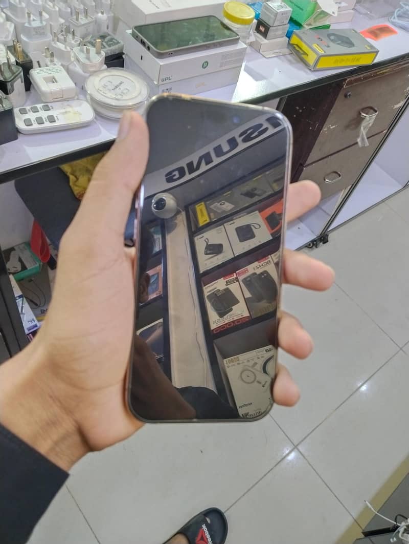 Apple iPhone 16 Pro 4