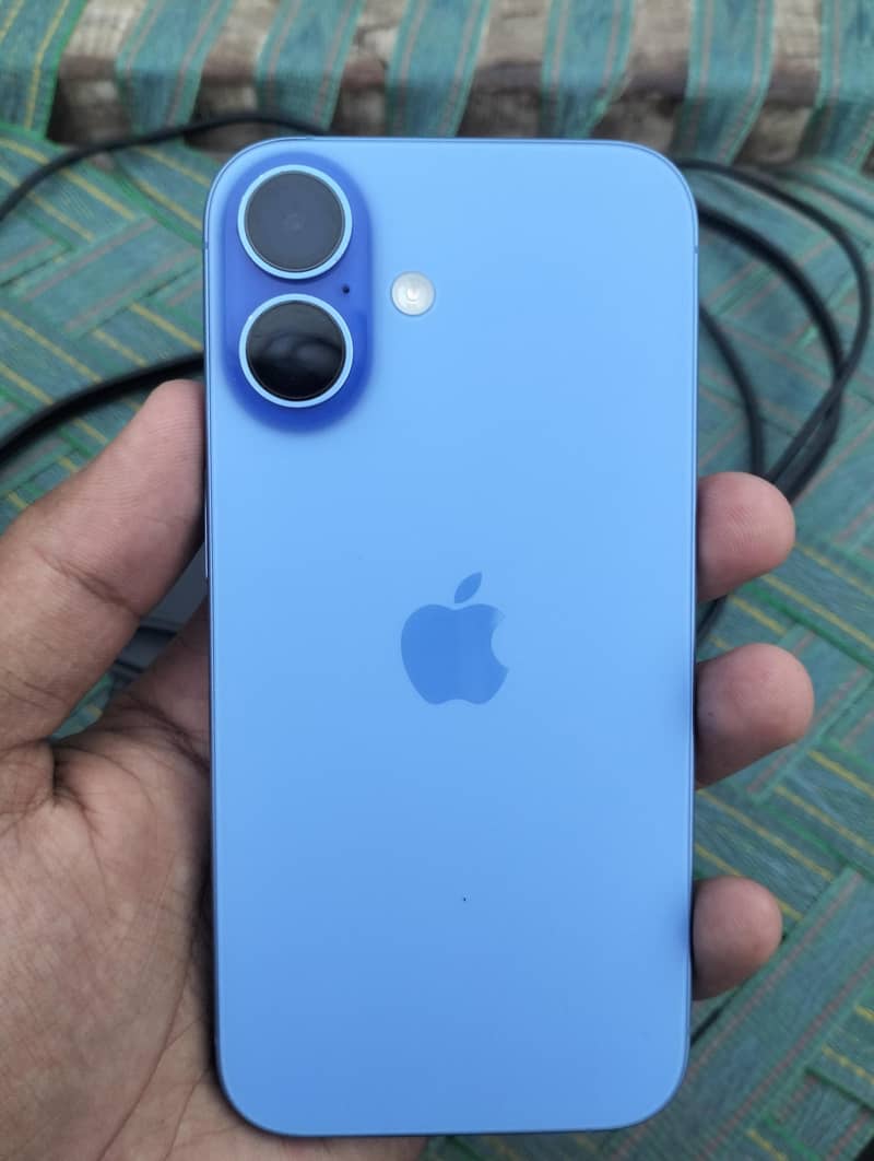 Apple iPhone 16 1