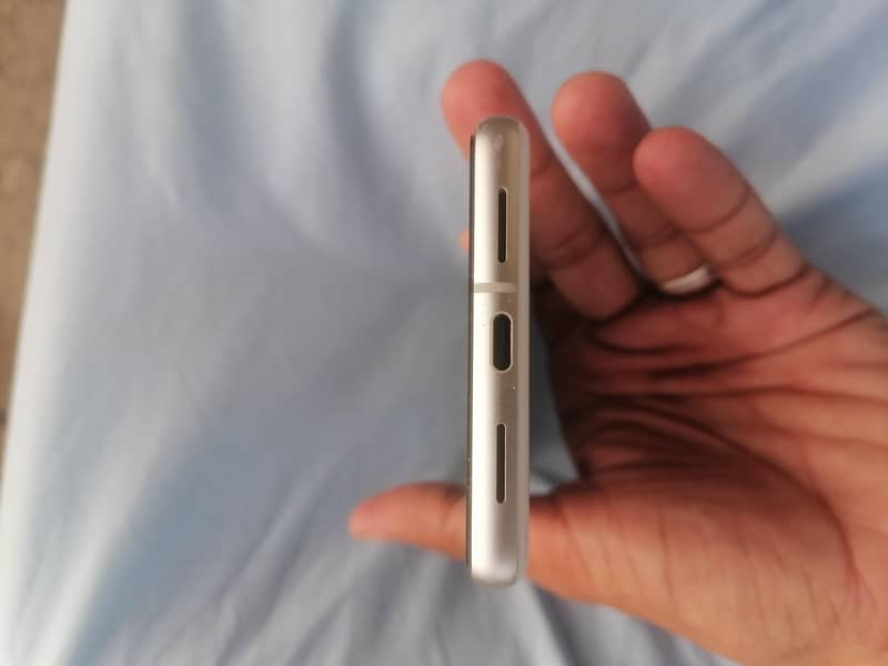 Google Pixel 7 4
