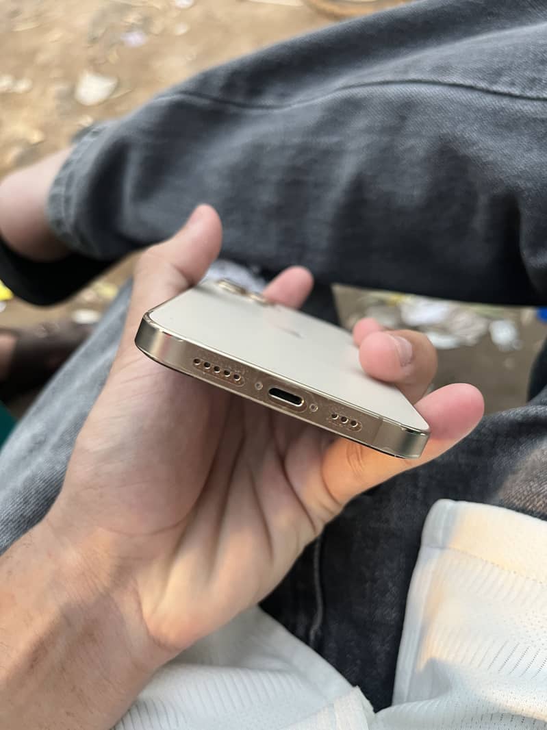 Apple iPhone 12 Pro 3