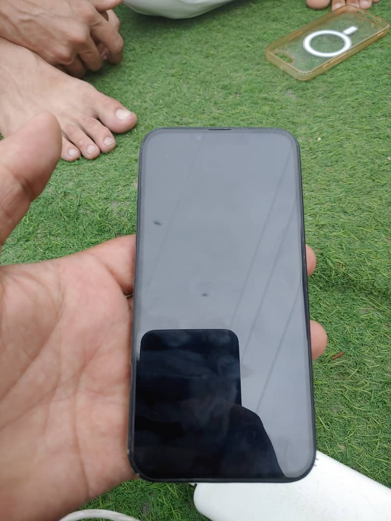 Apple iPhone 16e 2