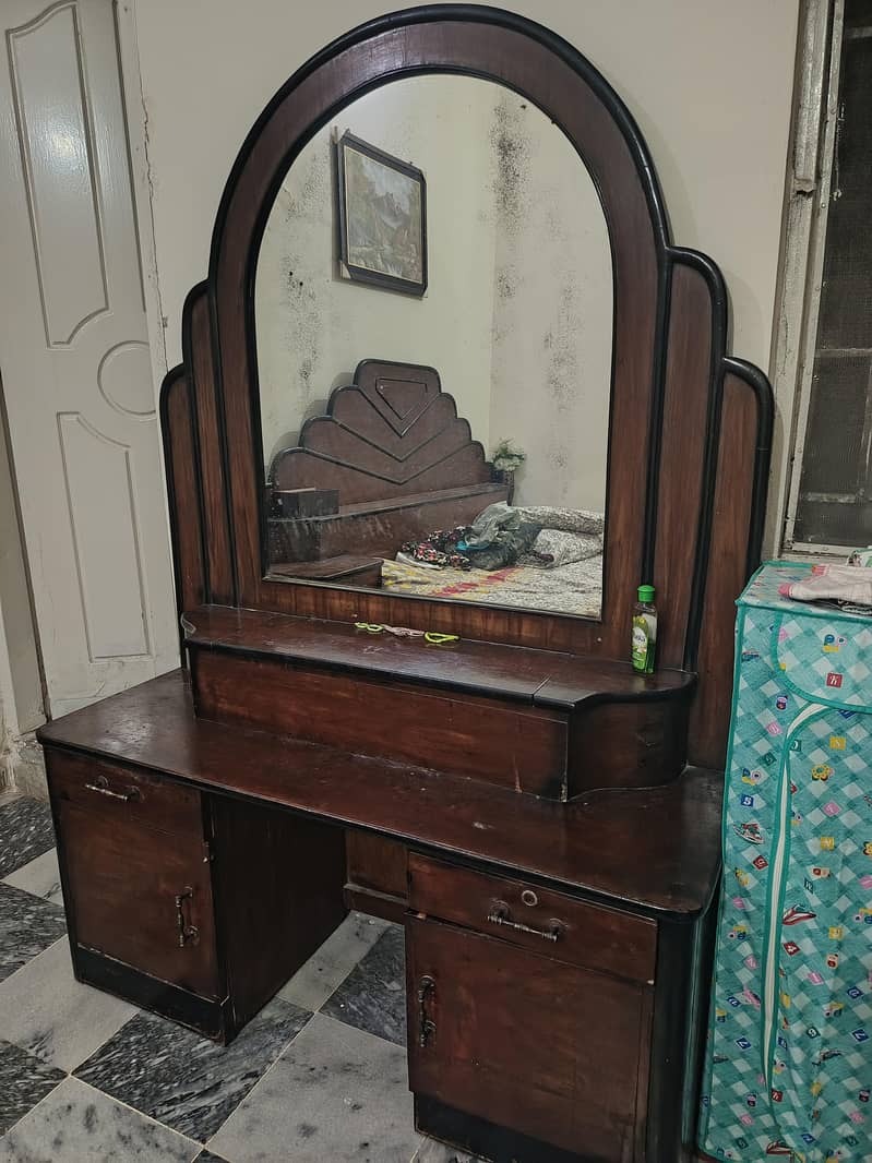 Queen Bed and Dressing 2