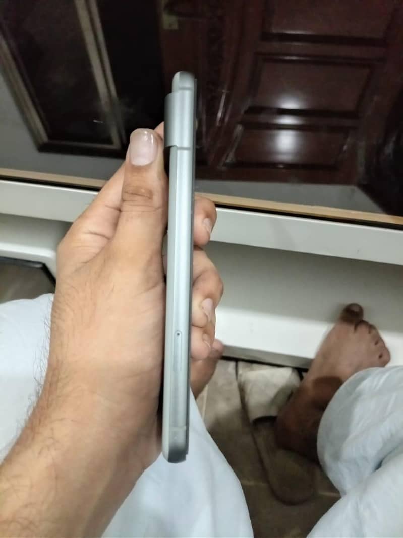 Google Pixel 8 5