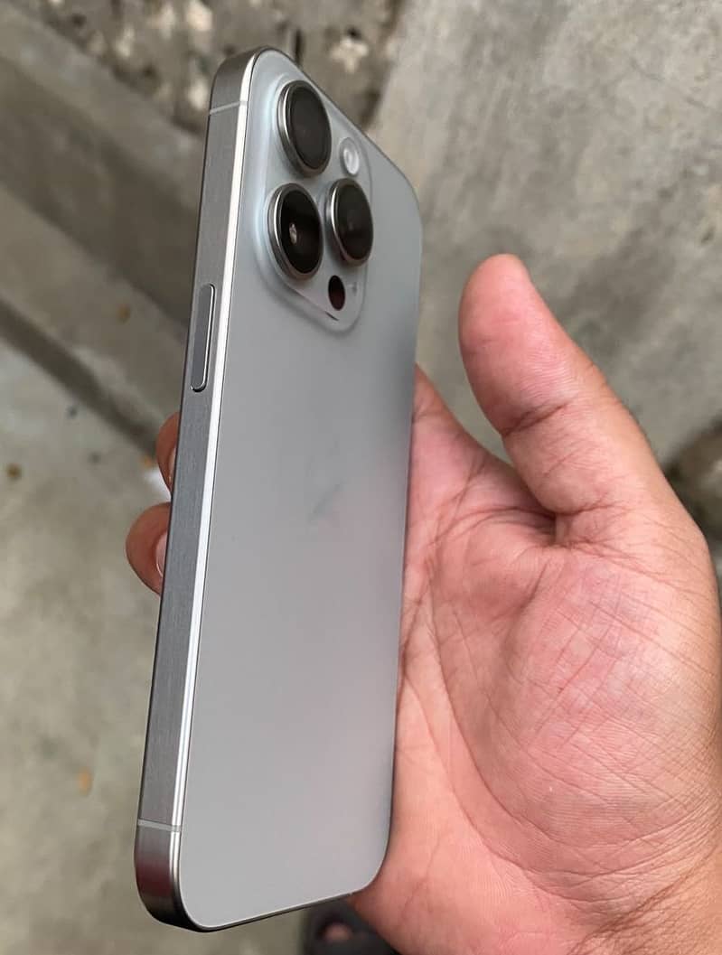 Apple iPhone 15 Pro 2
