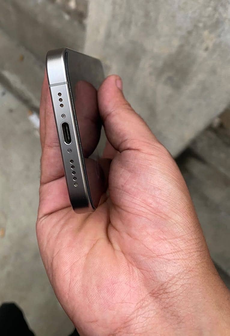 Apple iPhone 15 Pro 3