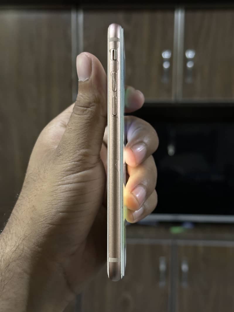 Apple iPhone 8 3