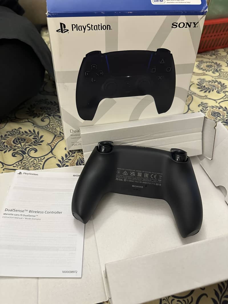 Midnight Black PS5 Controller 3