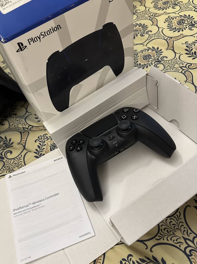 Midnight Black PS5 Controller 4