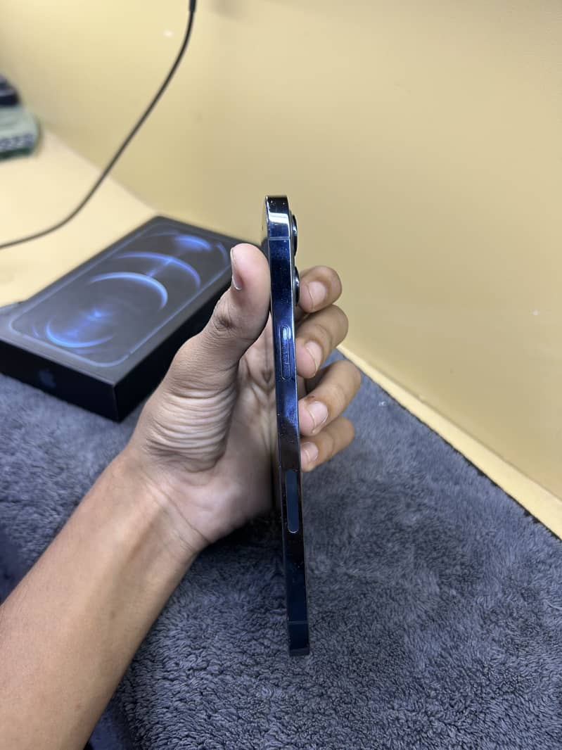 iPhone 12 Pro Max 6