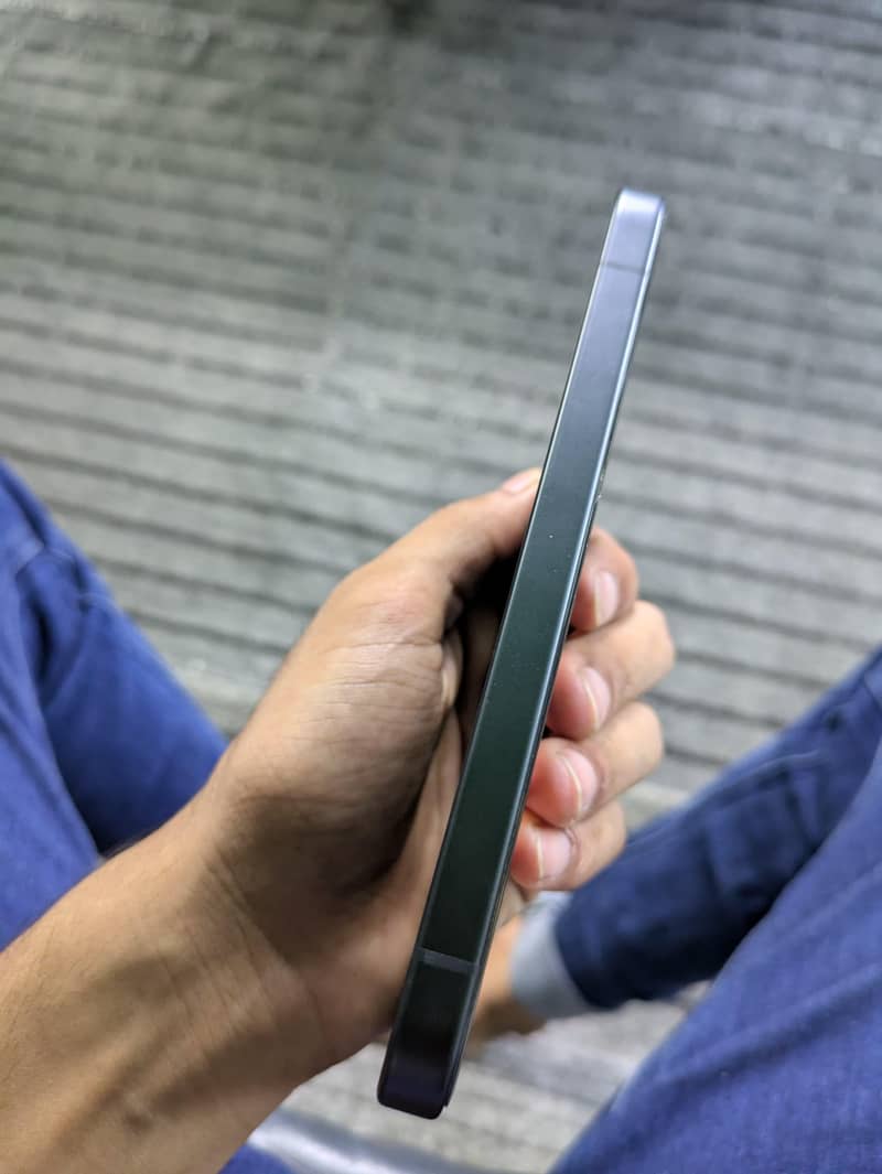 Google Pixel 9 4