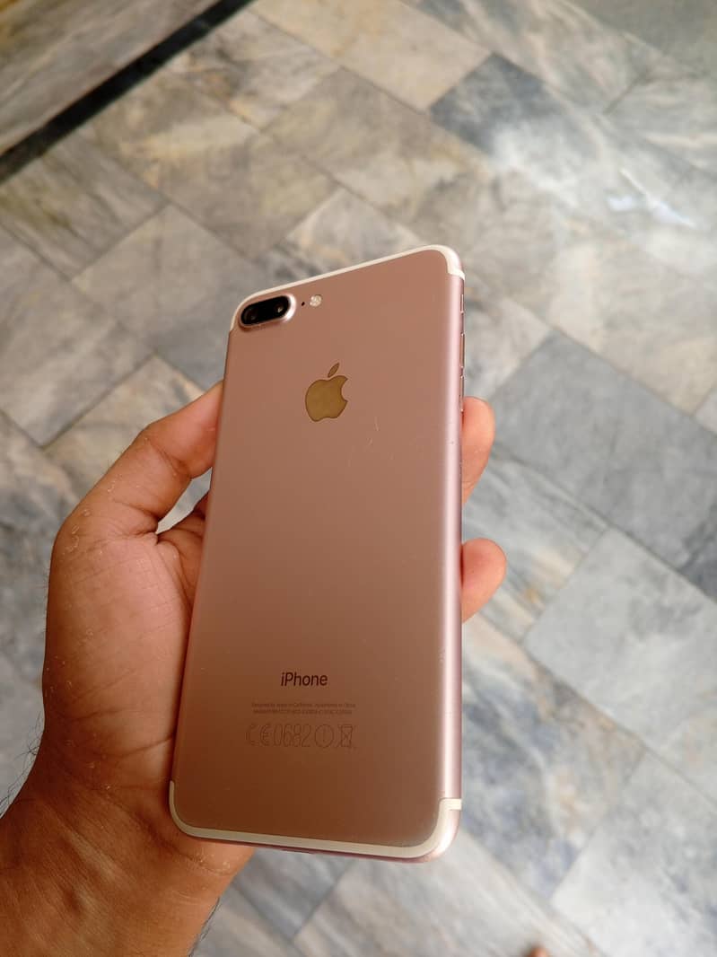 Apple iPhone 7 Plus 1