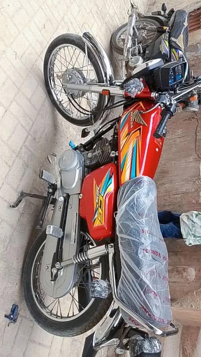 cg 125 red colour Honda manufactuer 25 rej 26 ki