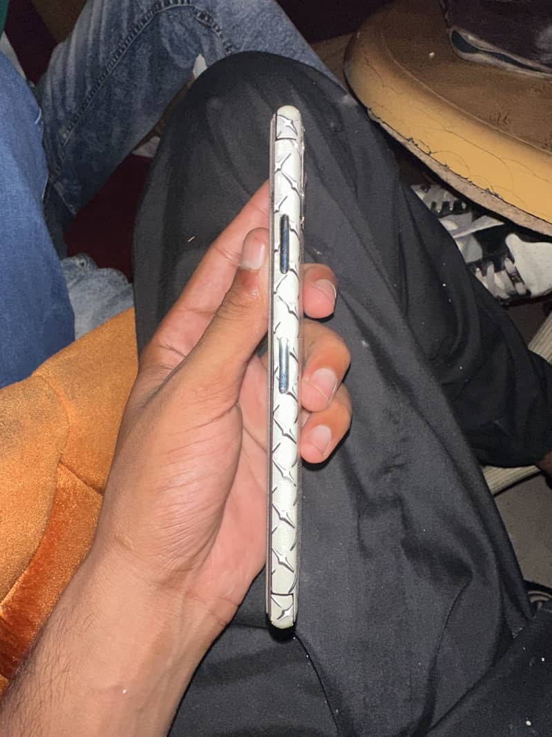 iphone 11 pro max 2