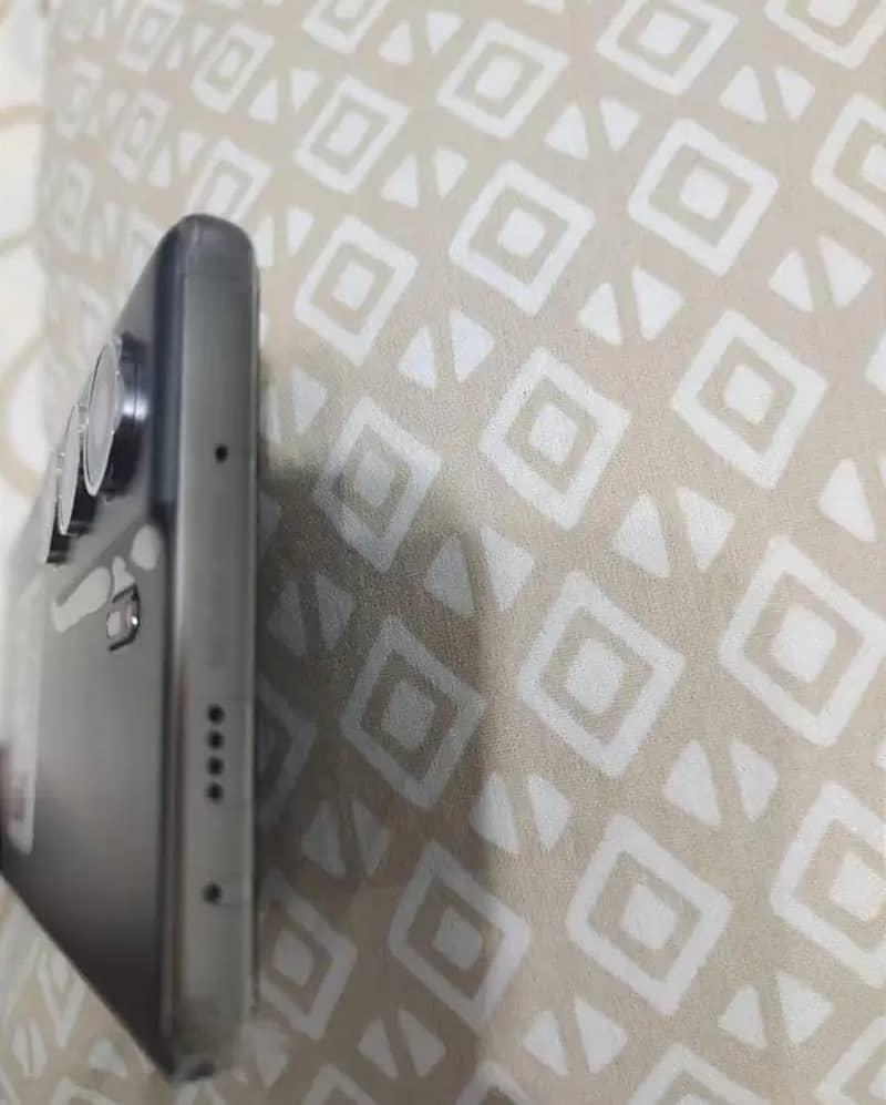 Tecno CAMON 40 Pro 4