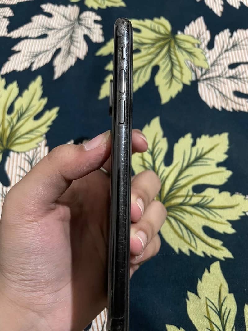 Apple iPhone X 3