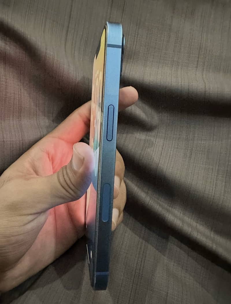 Apple iPhone 13 4
