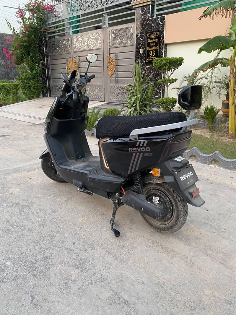 revoo A12 2