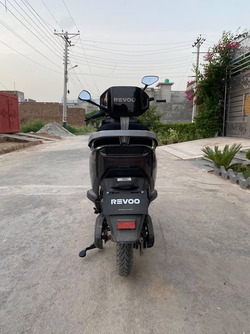 revoo A12 3