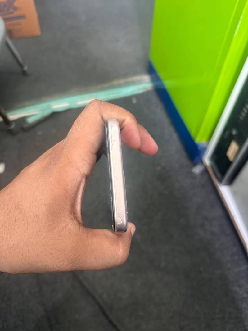 OPPO A6 4