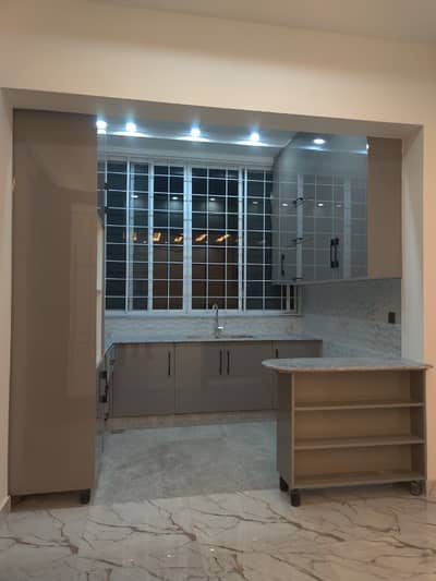 10 MARLA HOUSE FOR RENT