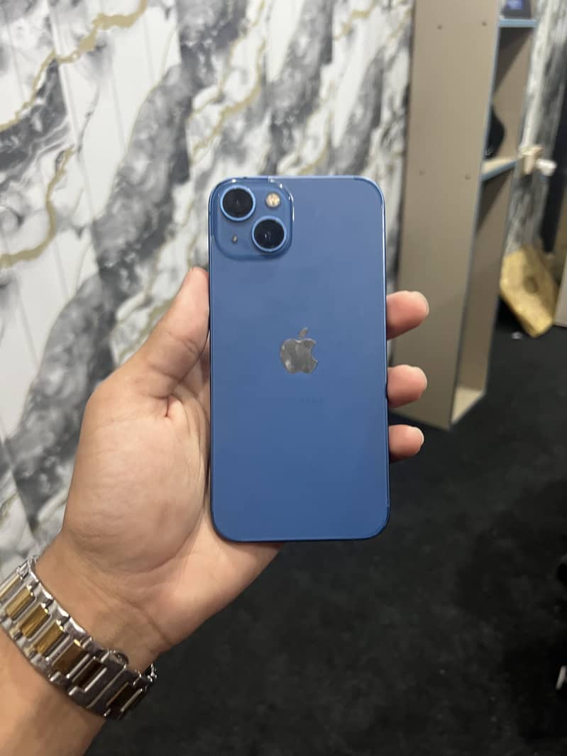 Apple iPhone 13 0