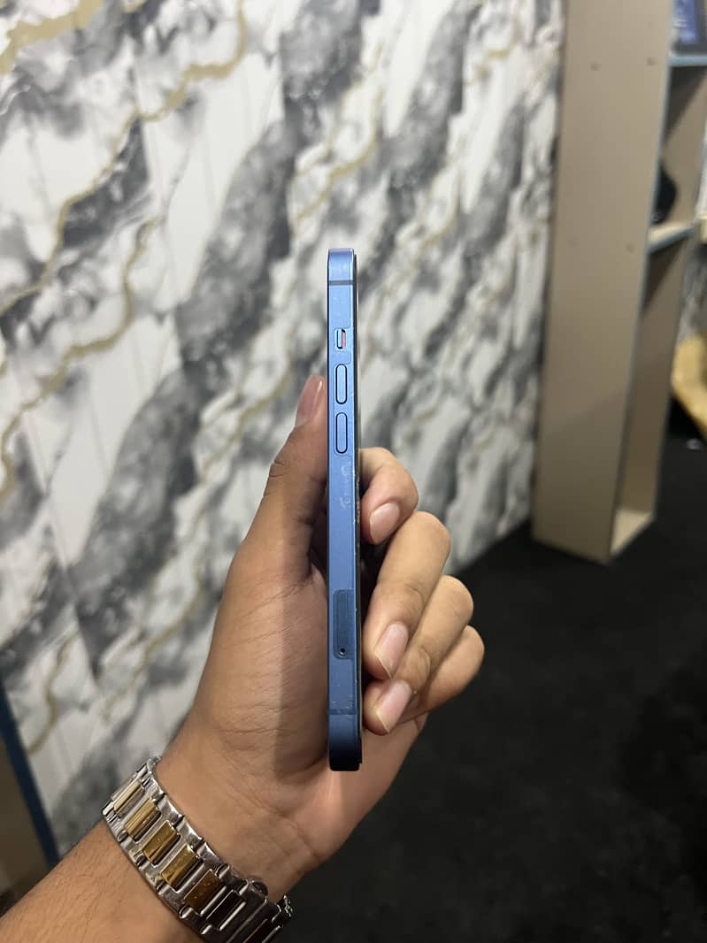 Apple iPhone 13 1
