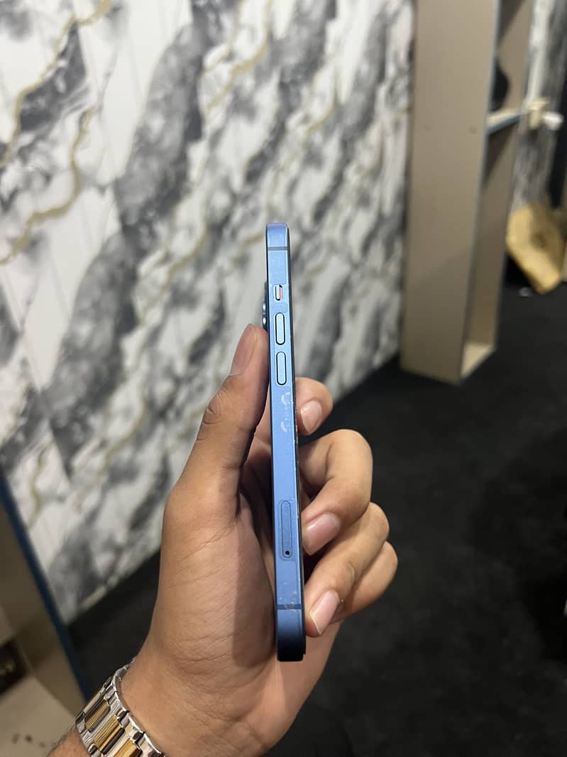 Apple iPhone 13 7