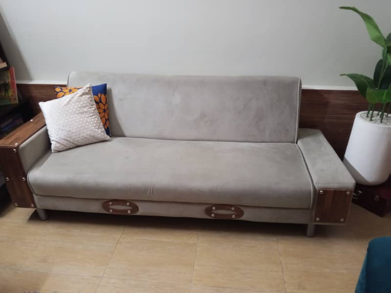 Sofa comes Bed 1