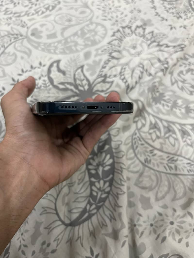 Apple iPhone 13 4