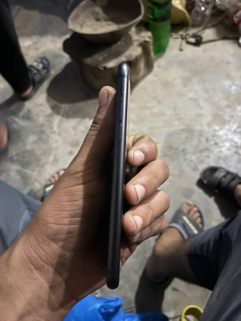 Apple iPhone 8 1