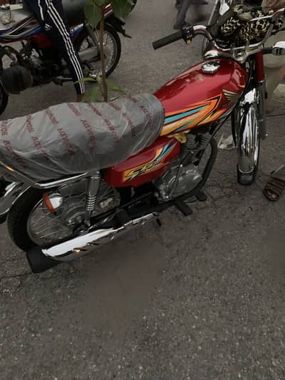 Honda CG 125 2026 islamabad Number just 365 milage