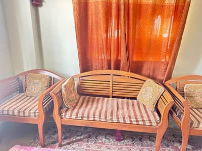 4 Seater Sofa Set in Good Condition