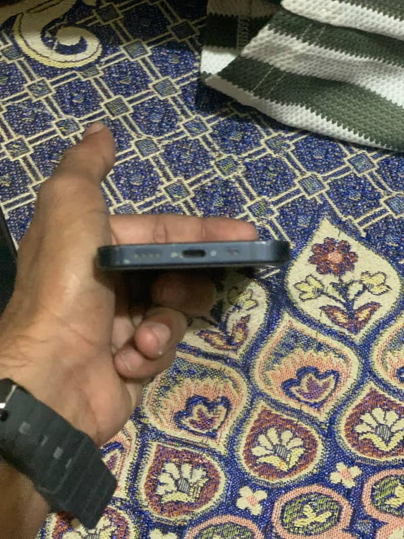 Apple iPhone 12 mini 4