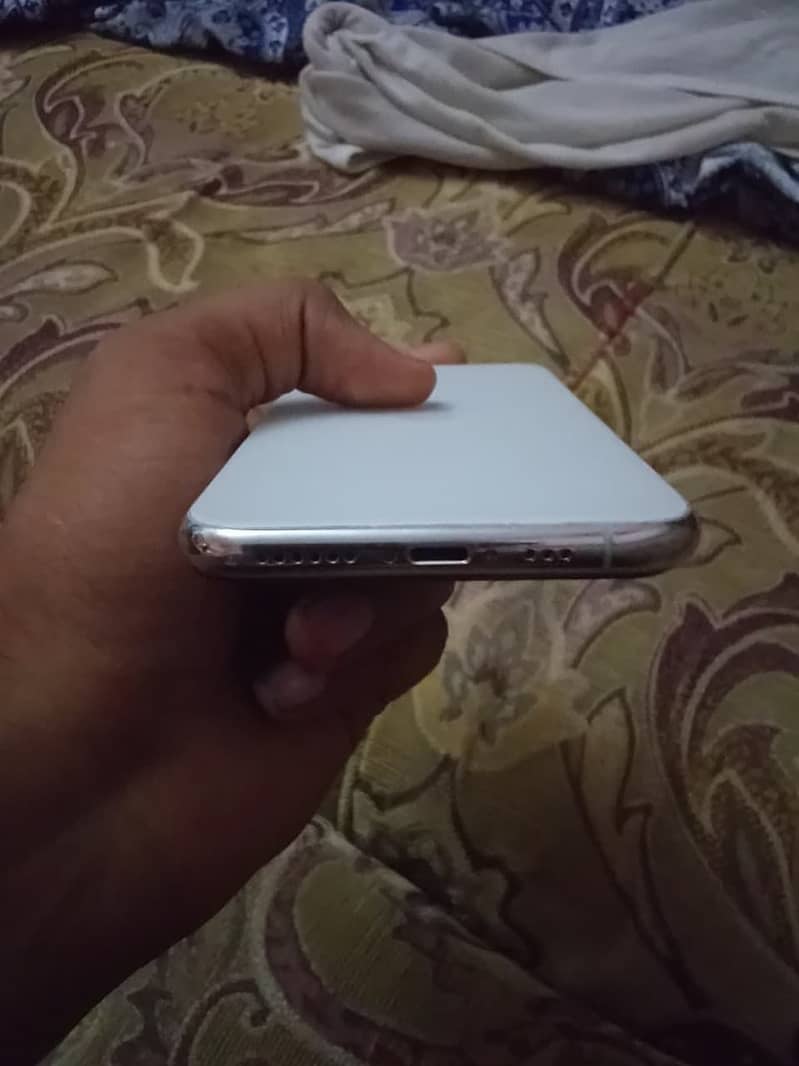 Apple iPhone 11 Pro 3