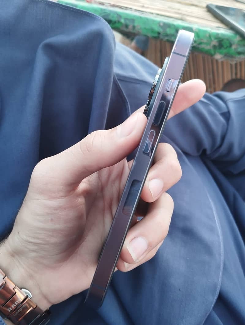 Apple iPhone 14 Pro 3