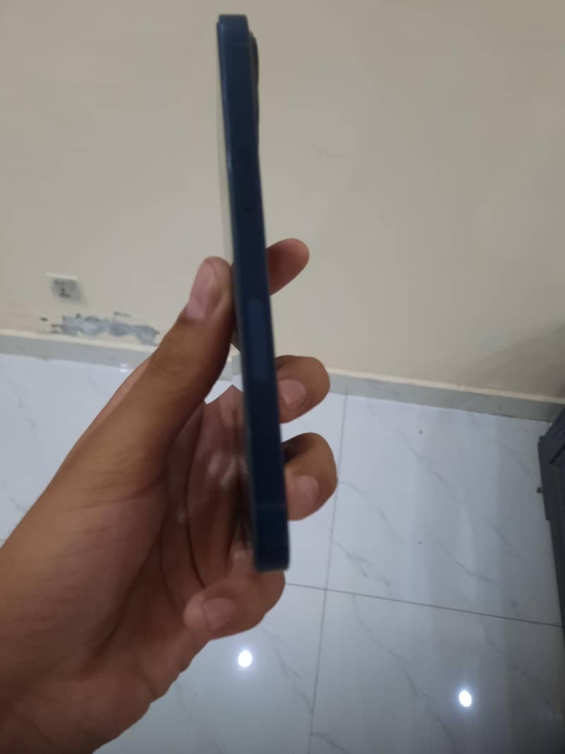 Apple iPhone 13 2