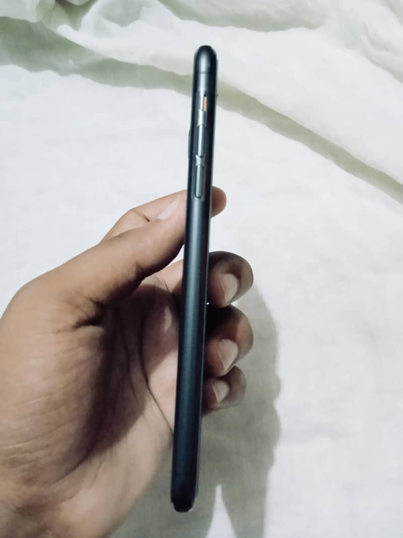 Apple iPhone 11 Pro Max 7