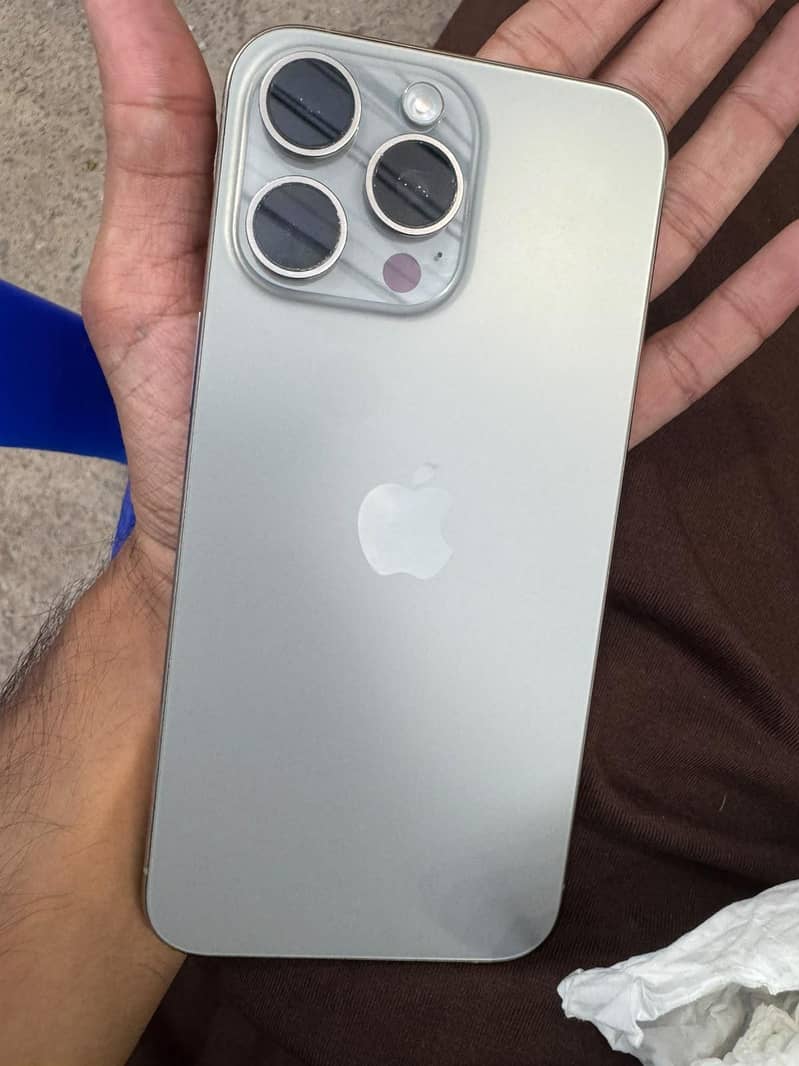 Apple iPhone 15 Pro Max 2