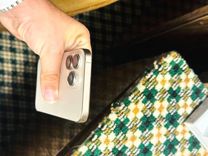 iPhone 16 Pro Max 1