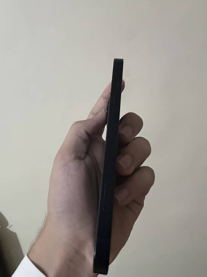 Apple iPhone 13 6