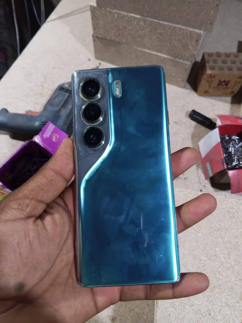 Tecno CAMON 40 Pro 4
