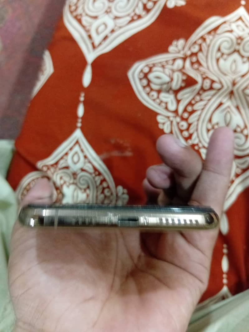 Apple iPhone XS Max 1