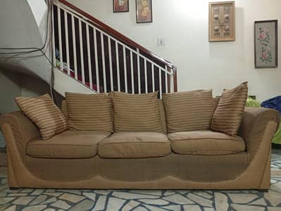 5 Seater Sofa and Dewan for Sale in Peshawar | Used Condition