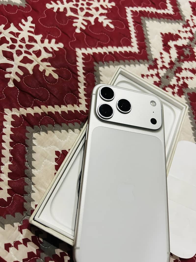 Apple iPhone 17 Pro Max 1