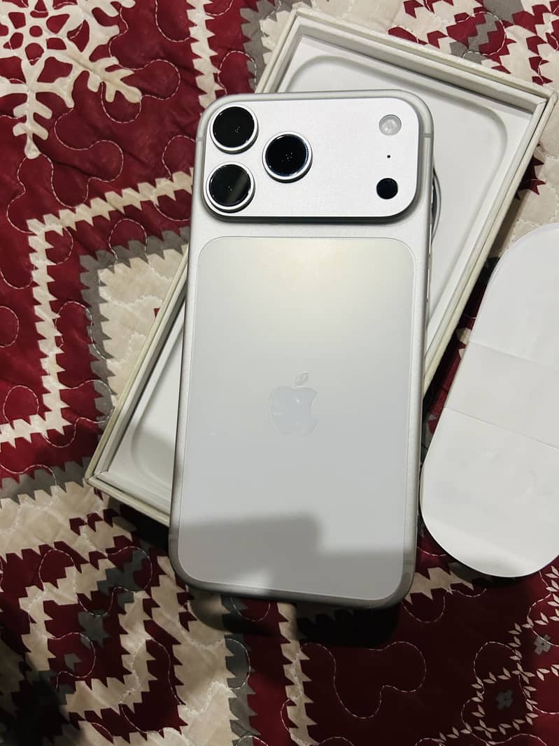 Apple iPhone 17 Pro Max 3