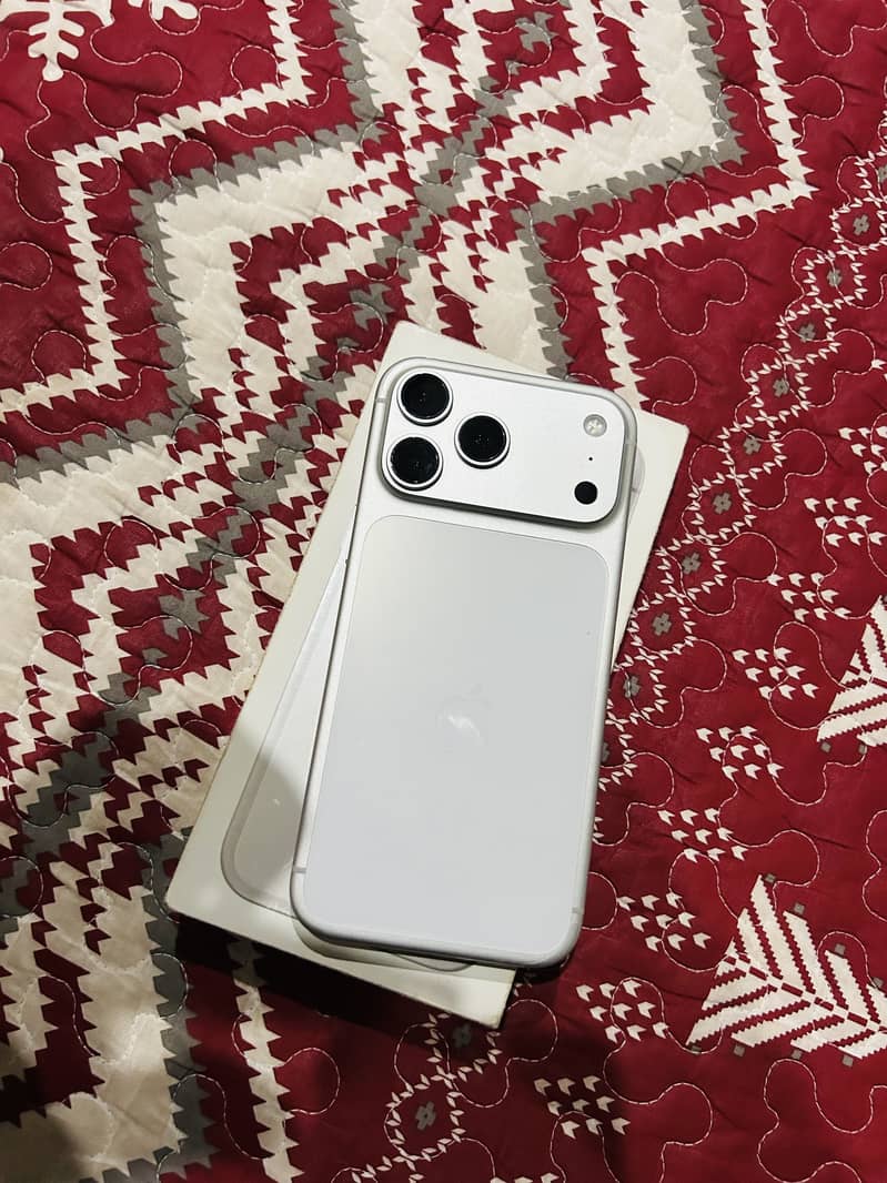 Apple iPhone 17 Pro Max 5